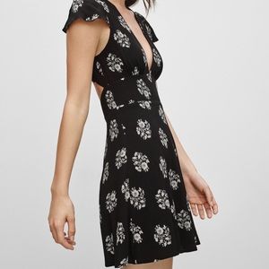 Floral dress with cut out in the back